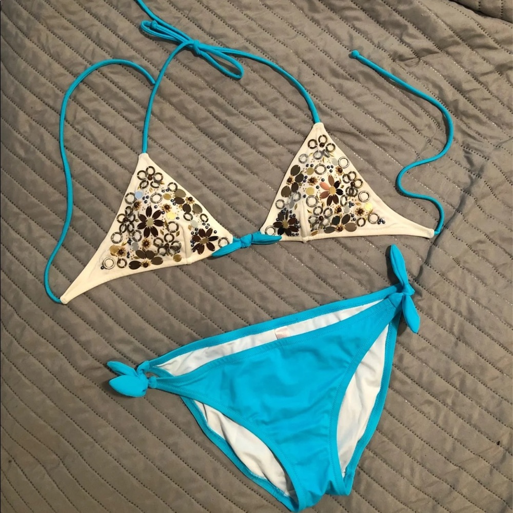 Victoria’s Secret pink bikini
